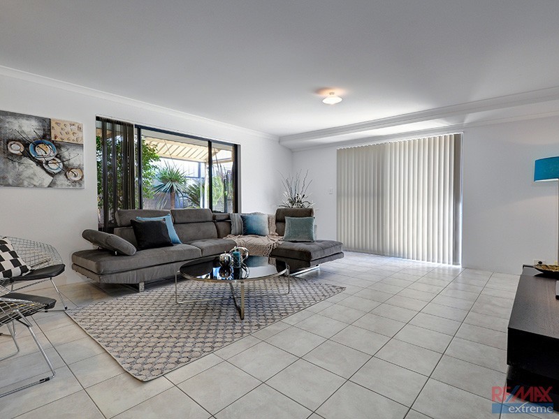 3 Rocklands Loop, Carramar WA 6031