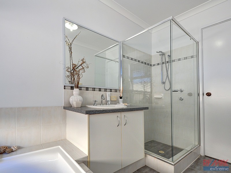 3 Rocklands Loop, Carramar WA 6031