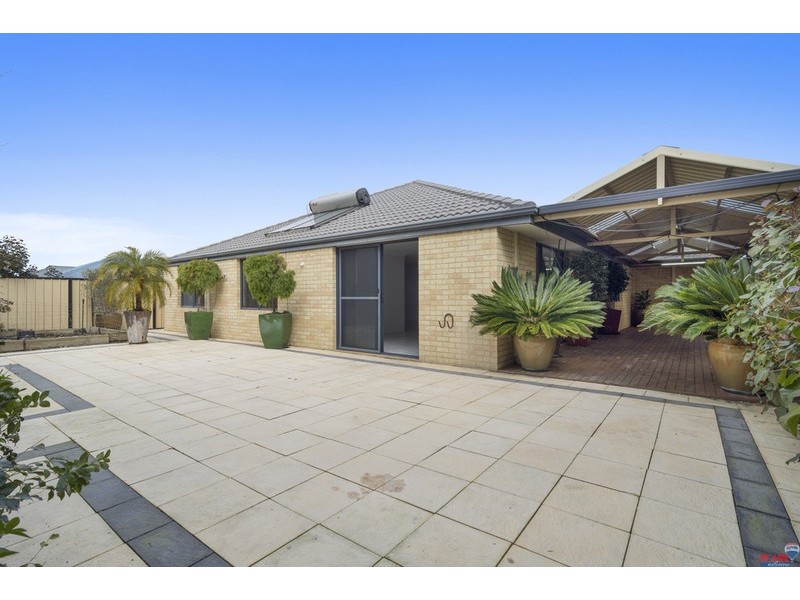 3 Rocklands Loop, Carramar WA 6031