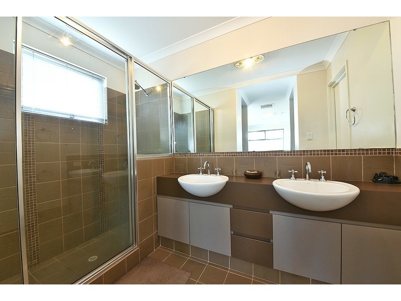 25 Eiffel Circuit, Tapping WA 6065