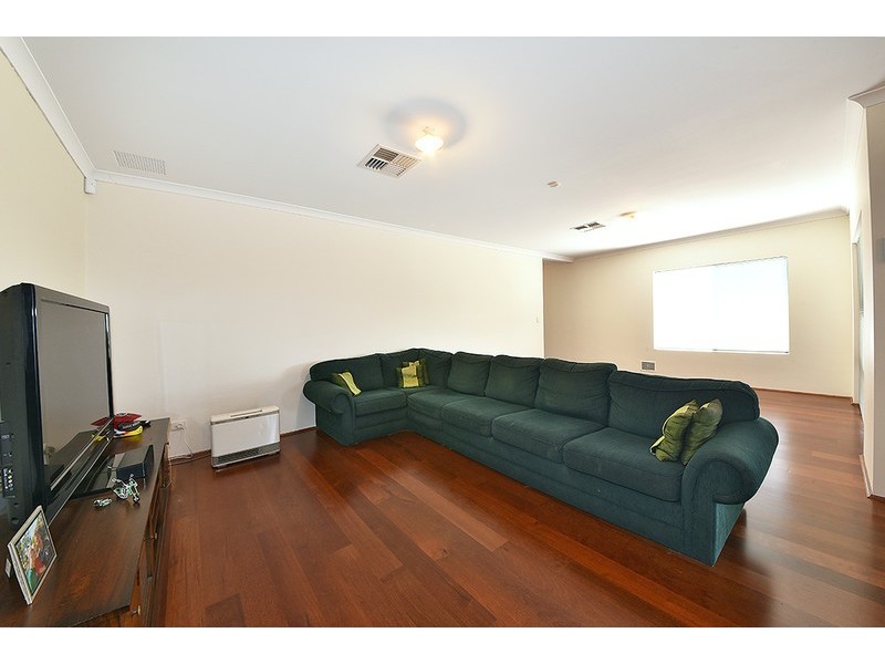 25 Eiffel Circuit, Tapping WA 6065