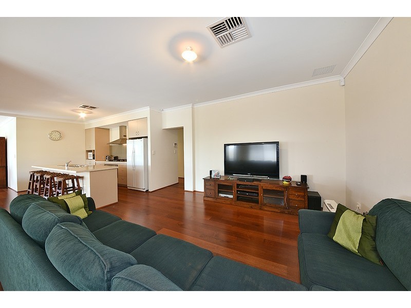 25 Eiffel Circuit, Tapping WA 6065