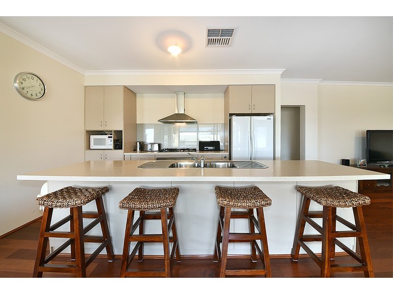 25 Eiffel Circuit, Tapping WA 6065