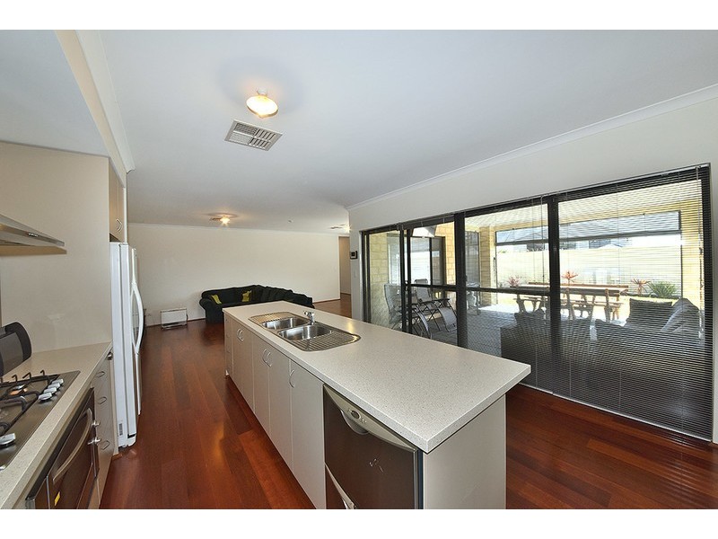 25 Eiffel Circuit, Tapping WA 6065