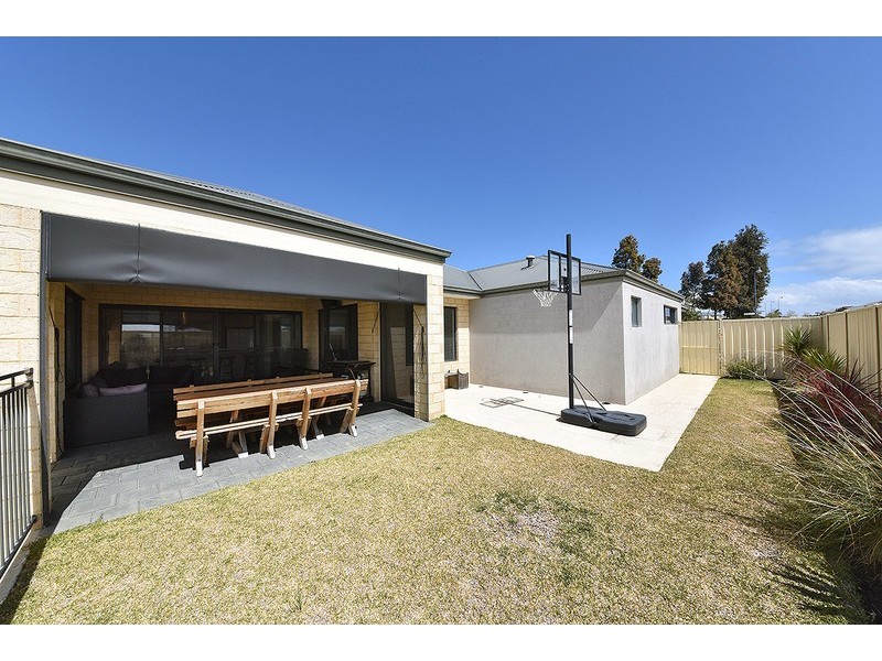 25 Eiffel Circuit, Tapping WA 6065