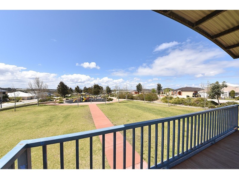 25 Eiffel Circuit, Tapping WA 6065