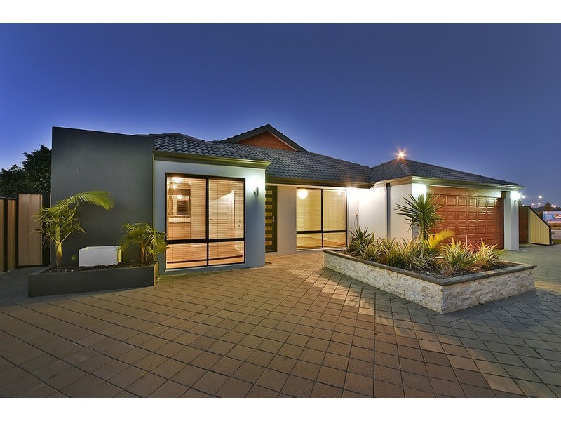 7 Vanrook Court, Carramar WA 6031