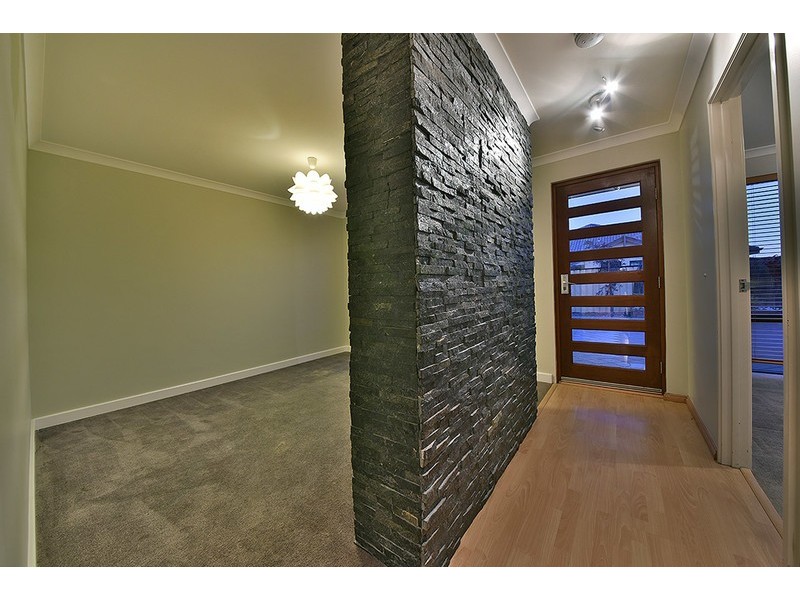 7 Vanrook Court, Carramar WA 6031