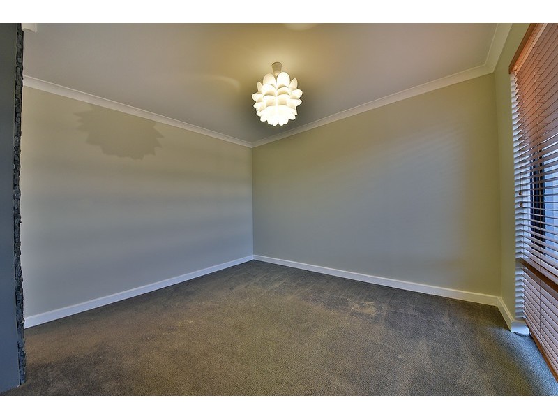 7 Vanrook Court, Carramar WA 6031