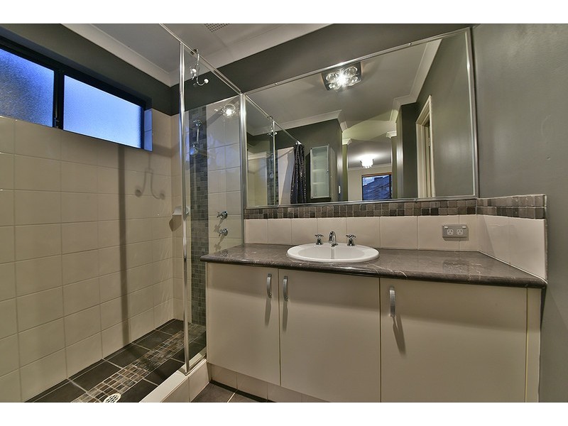 7 Vanrook Court, Carramar WA 6031