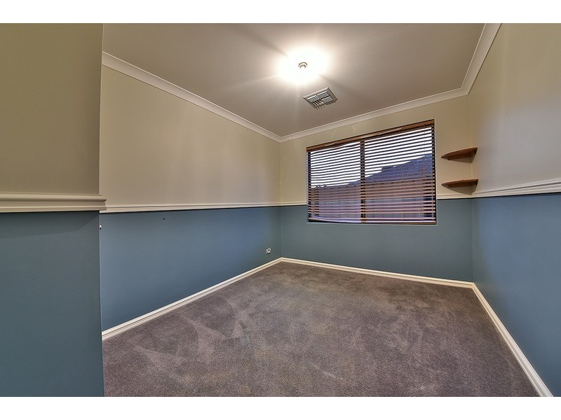 7 Vanrook Court, Carramar WA 6031