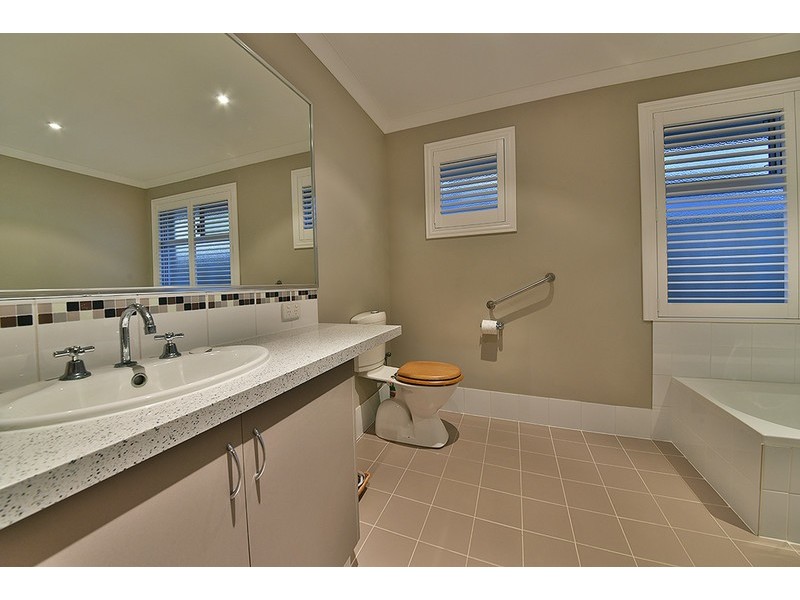 52 Archimedes Crescent, Tapping WA 6065