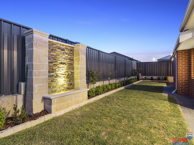 4 Hyden Road, Banksia Grove WA 6031