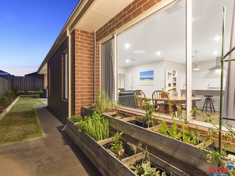 4 Hyden Road, Banksia Grove WA 6031