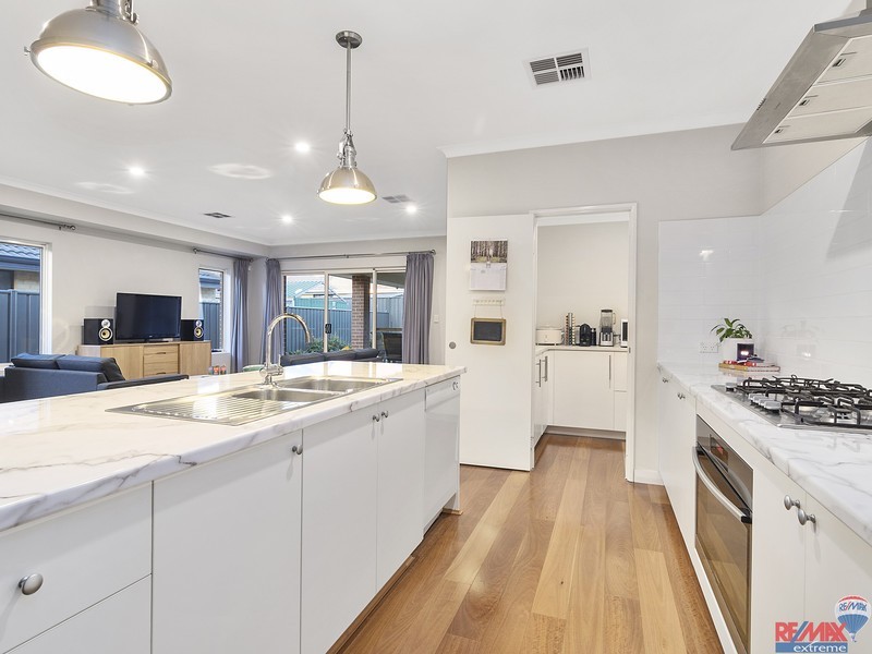 4 Hyden Road, Banksia Grove WA 6031