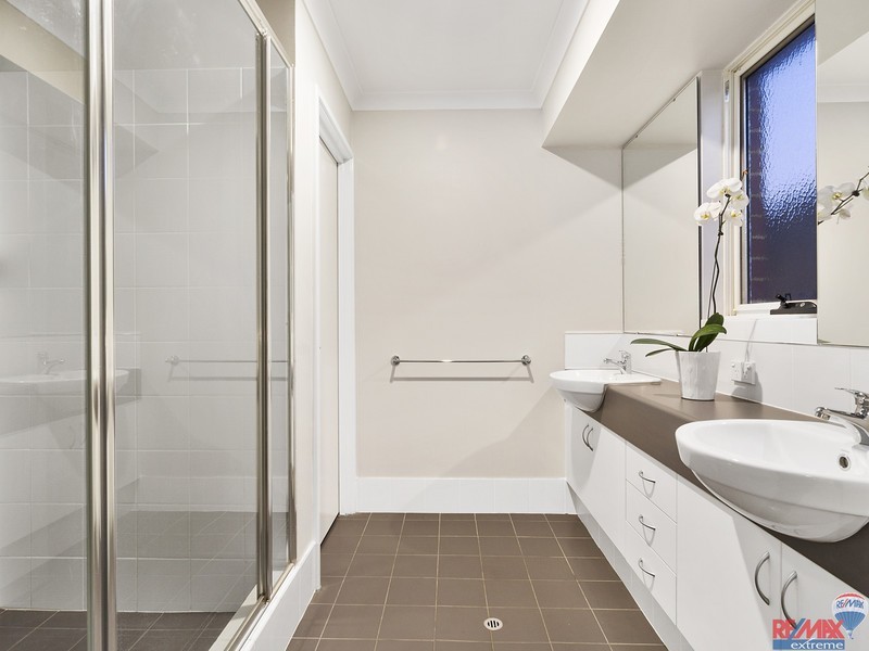 4 Hyden Road, Banksia Grove WA 6031