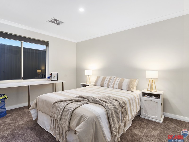 4 Hyden Road, Banksia Grove WA 6031