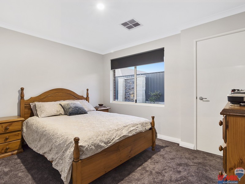 4 Hyden Road, Banksia Grove WA 6031