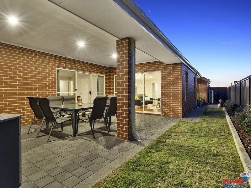 4 Hyden Road, Banksia Grove WA 6031