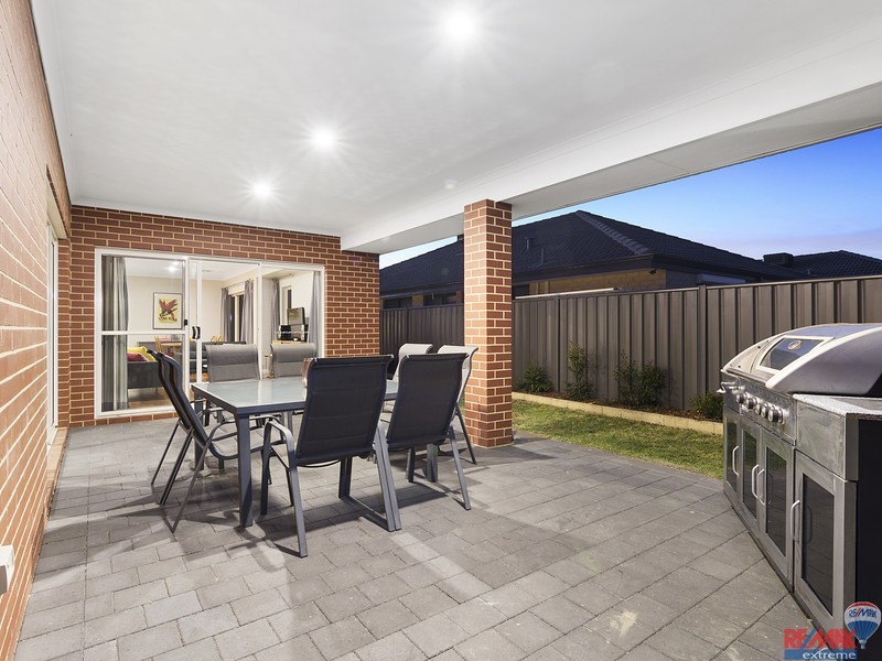 4 Hyden Road, Banksia Grove WA 6031