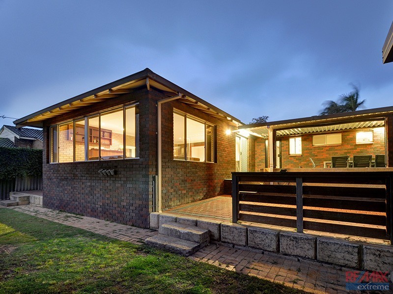 27 Aminya Avenue, Wanneroo WA 6065