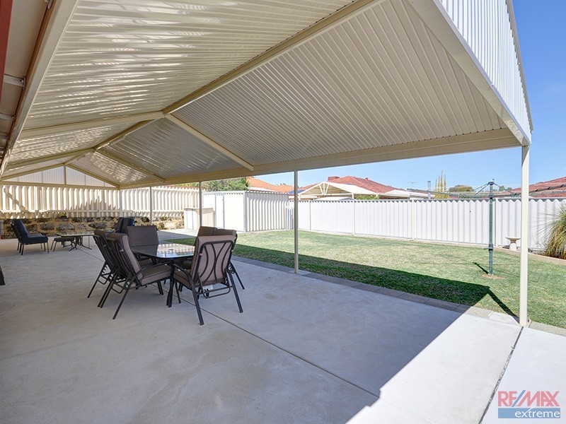 16 Combewood Loop, Carramar WA 6031