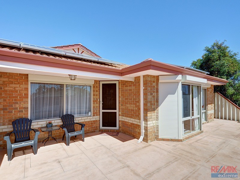 16 Combewood Loop, Carramar WA 6031