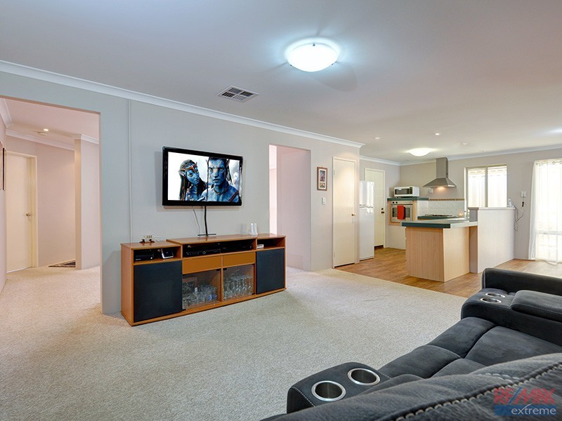 16 Combewood Loop, Carramar WA 6031