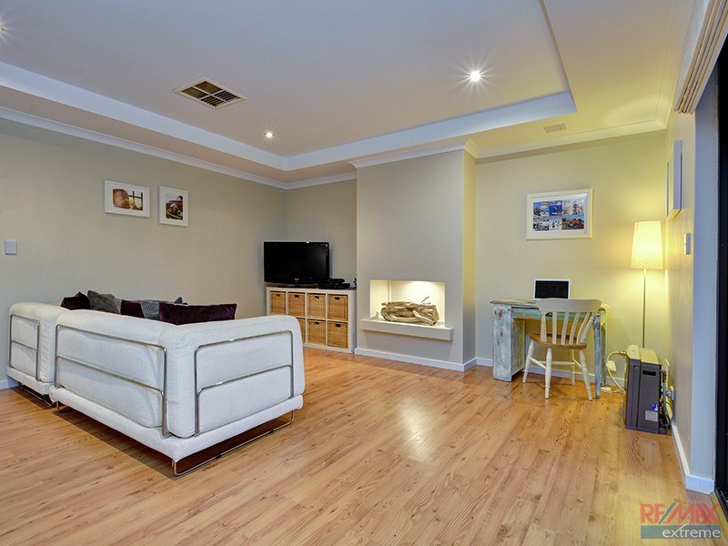 6 Newgain Crescent, Carramar WA 6031