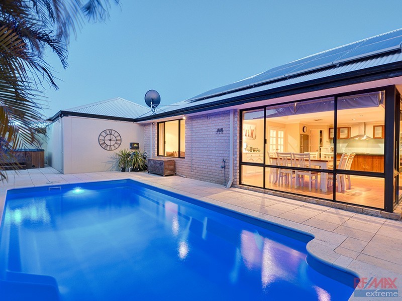 6 Newgain Crescent, Carramar WA 6031