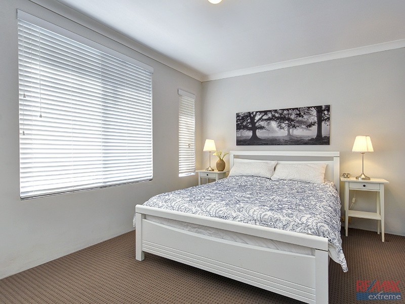 9 Darvel Close, Kinross WA 6028