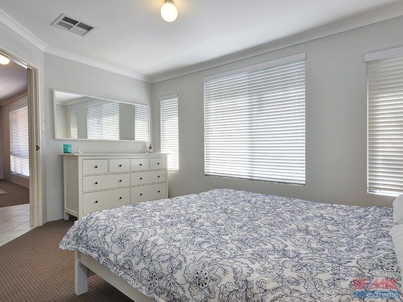 9 Darvel Close, Kinross WA 6028