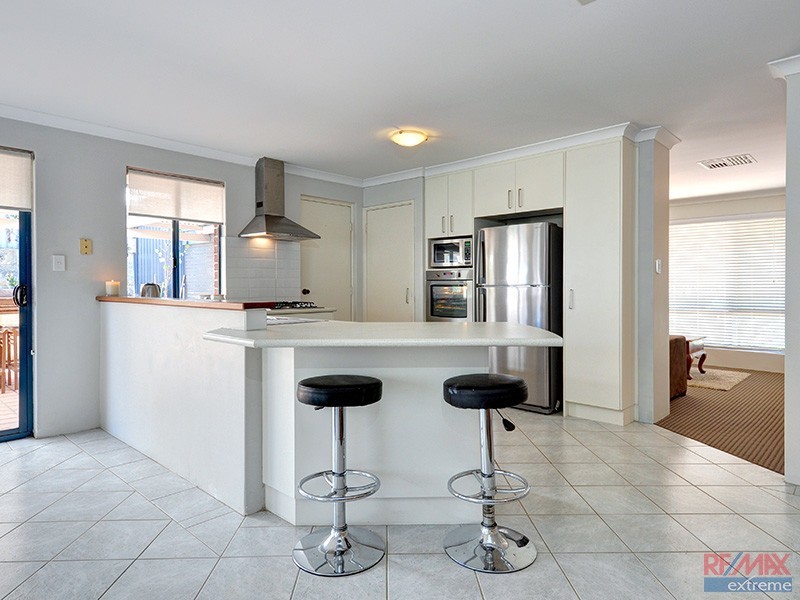 9 Darvel Close, Kinross WA 6028