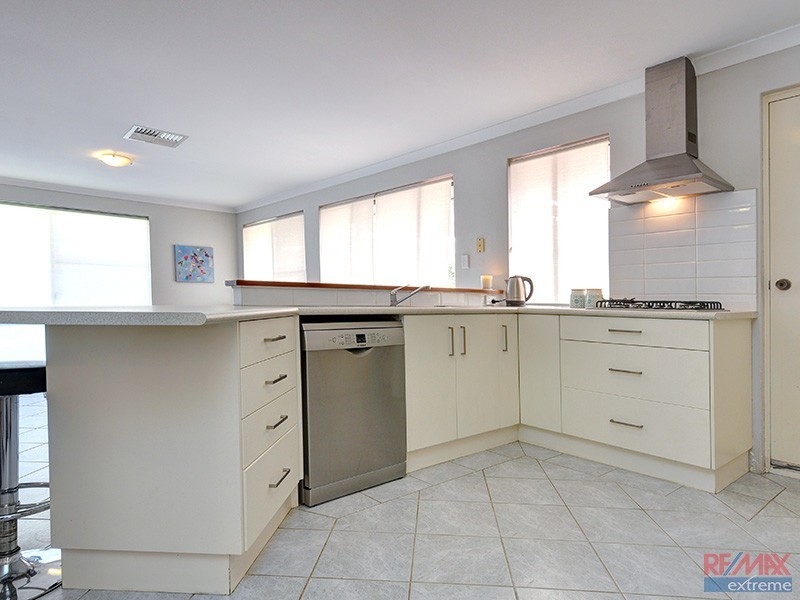 9 Darvel Close, Kinross WA 6028