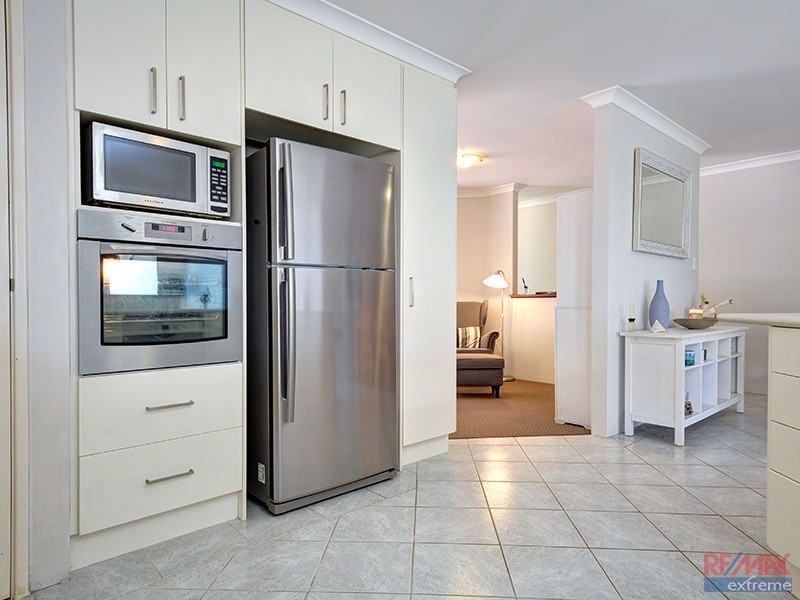 9 Darvel Close, Kinross WA 6028