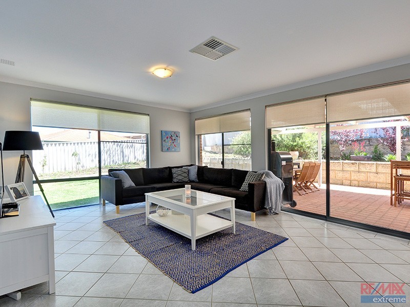 9 Darvel Close, Kinross WA 6028