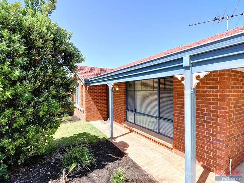 9 Darvel Close, Kinross WA 6028