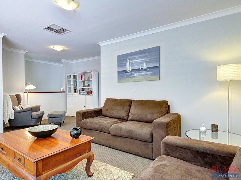 9 Darvel Close, Kinross WA 6028