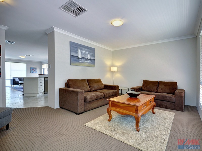 9 Darvel Close, Kinross WA 6028