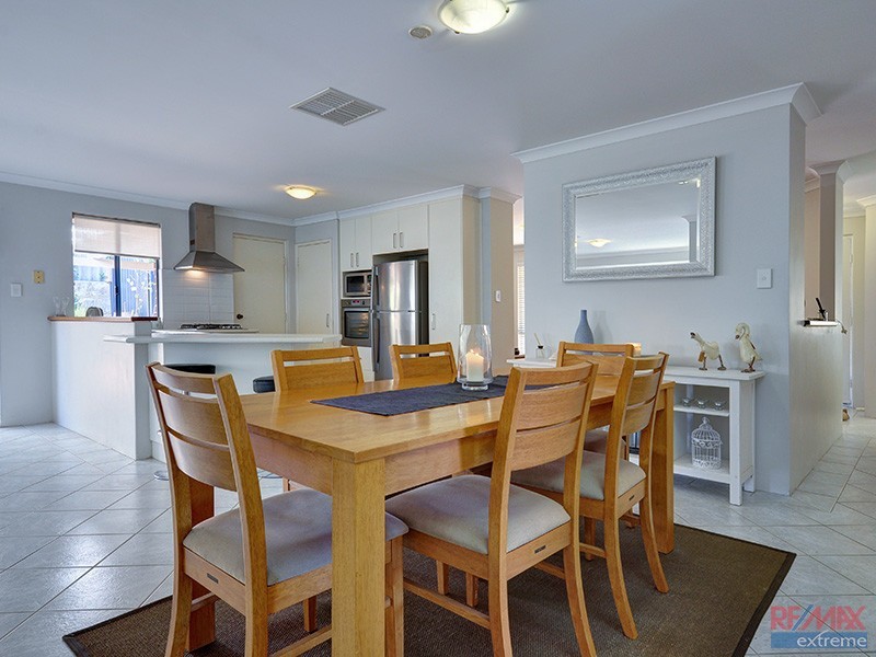 9 Darvel Close, Kinross WA 6028