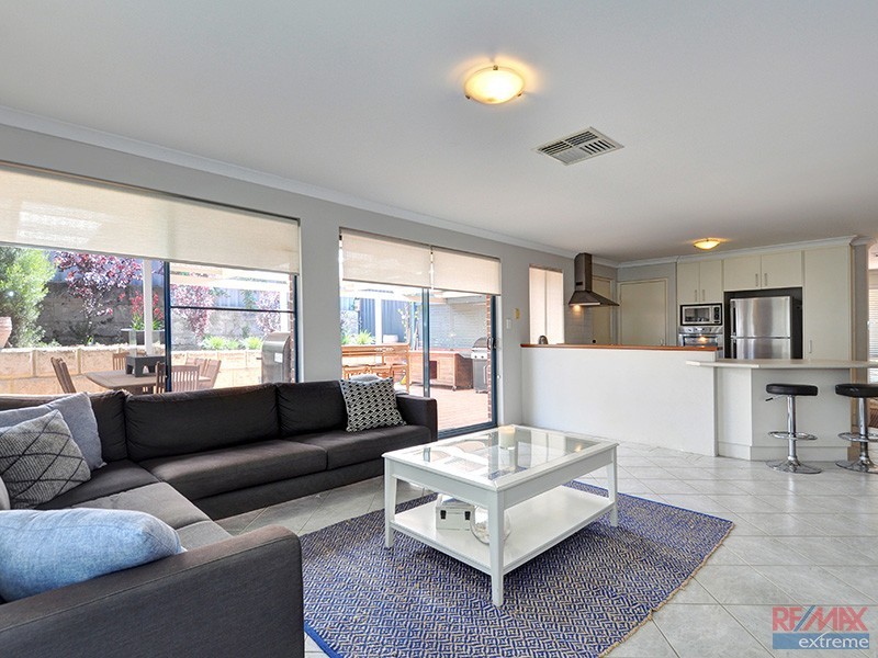 9 Darvel Close, Kinross WA 6028