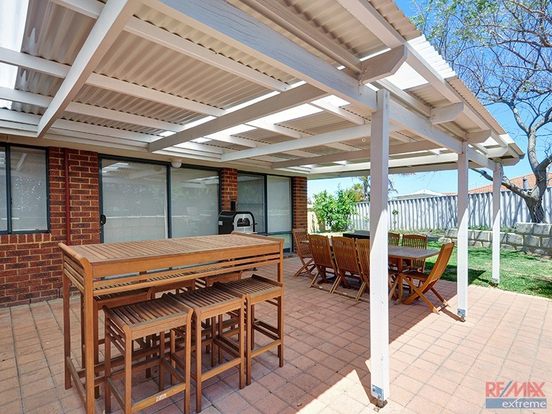 9 Darvel Close, Kinross WA 6028