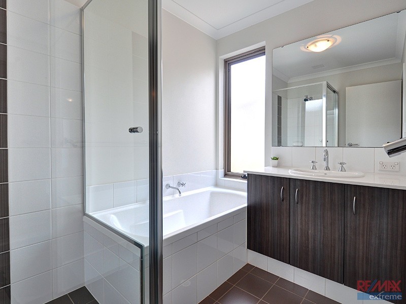 23 Merlot Way, Pearsall WA 6065