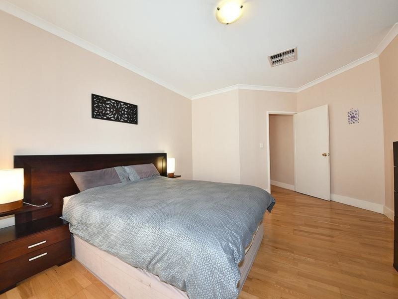 8 Archimedes Crescent, Tapping WA 6065