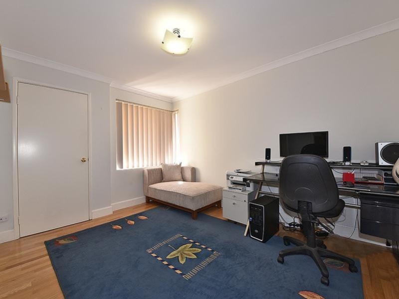 8 Archimedes Crescent, Tapping WA 6065