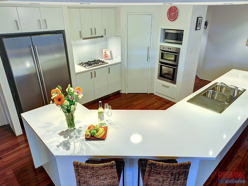 18 Chartwell Bend, Hocking WA 6065