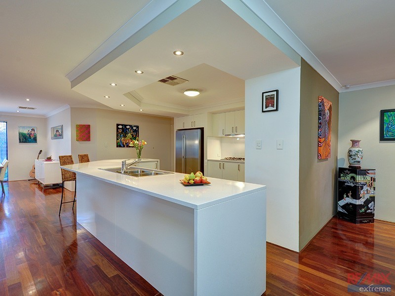 18 Chartwell Bend, Hocking WA 6065