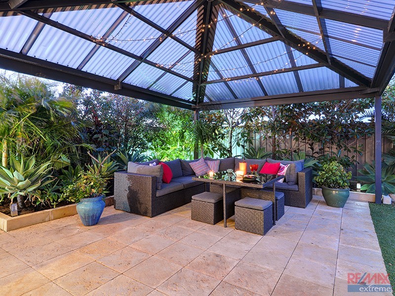 18 Chartwell Bend, Hocking WA 6065