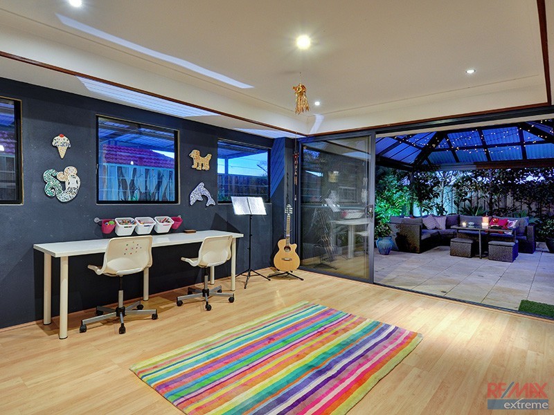 18 Chartwell Bend, Hocking WA 6065