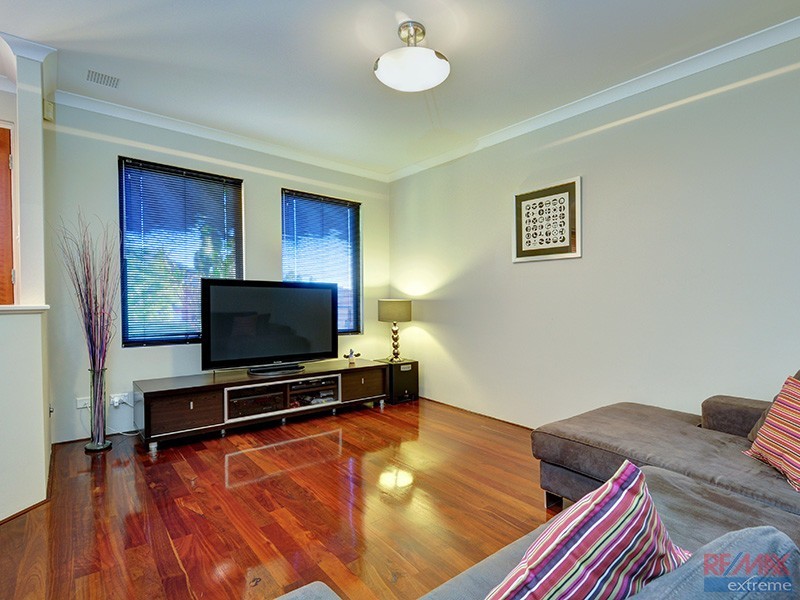 18 Chartwell Bend, Hocking WA 6065